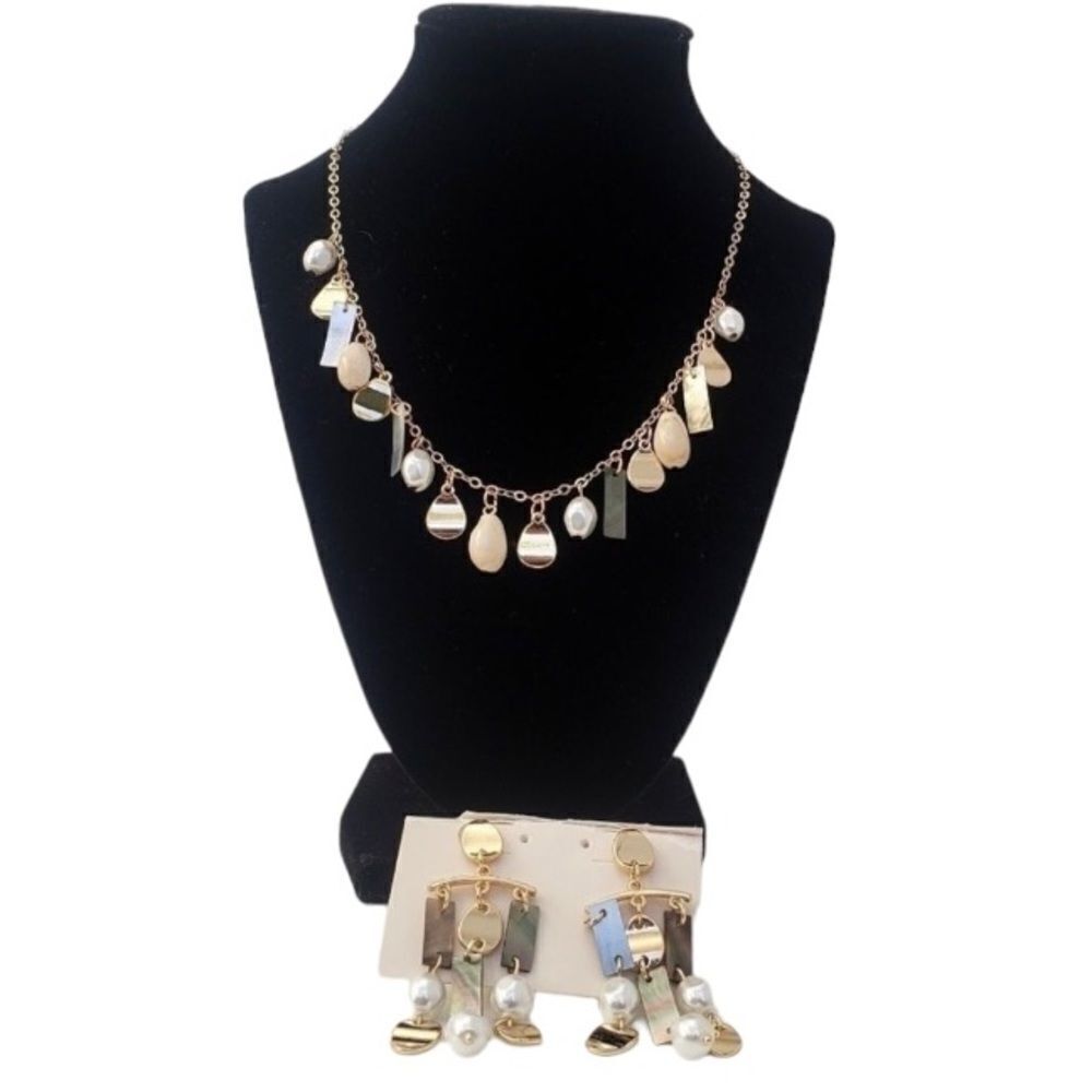 Women's New 2-Piece Matching gold & Shell Necklace & Earrings Set NWT